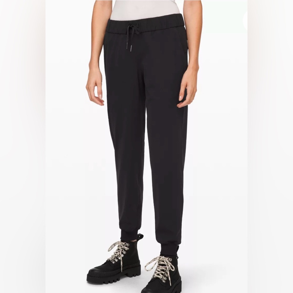 lululemon athletica Black On the Fly Luxtreme Joggers - Size 2